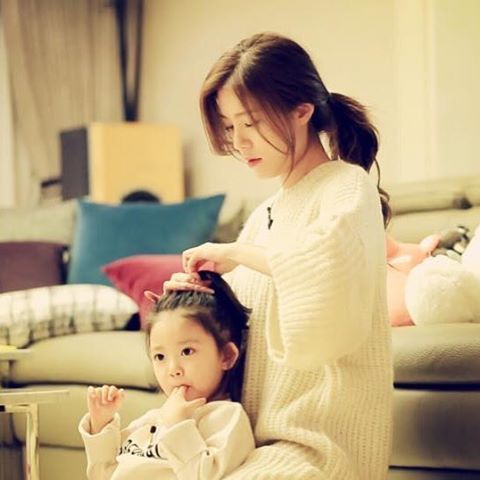 Nhà có bình rượu mơ: Nuôi con gái không chỉ là xúng xính váy hoa, bố mẹ hãy dạy con điều này ngay từ khi con còn nhỏ