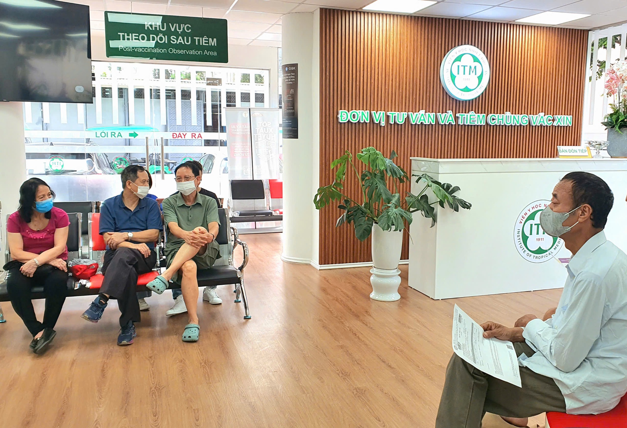 Bé trai 11 tuổi tử vong sau khi bị mèo cào, Bệnh viện Bạch Mai thông báo khẩn