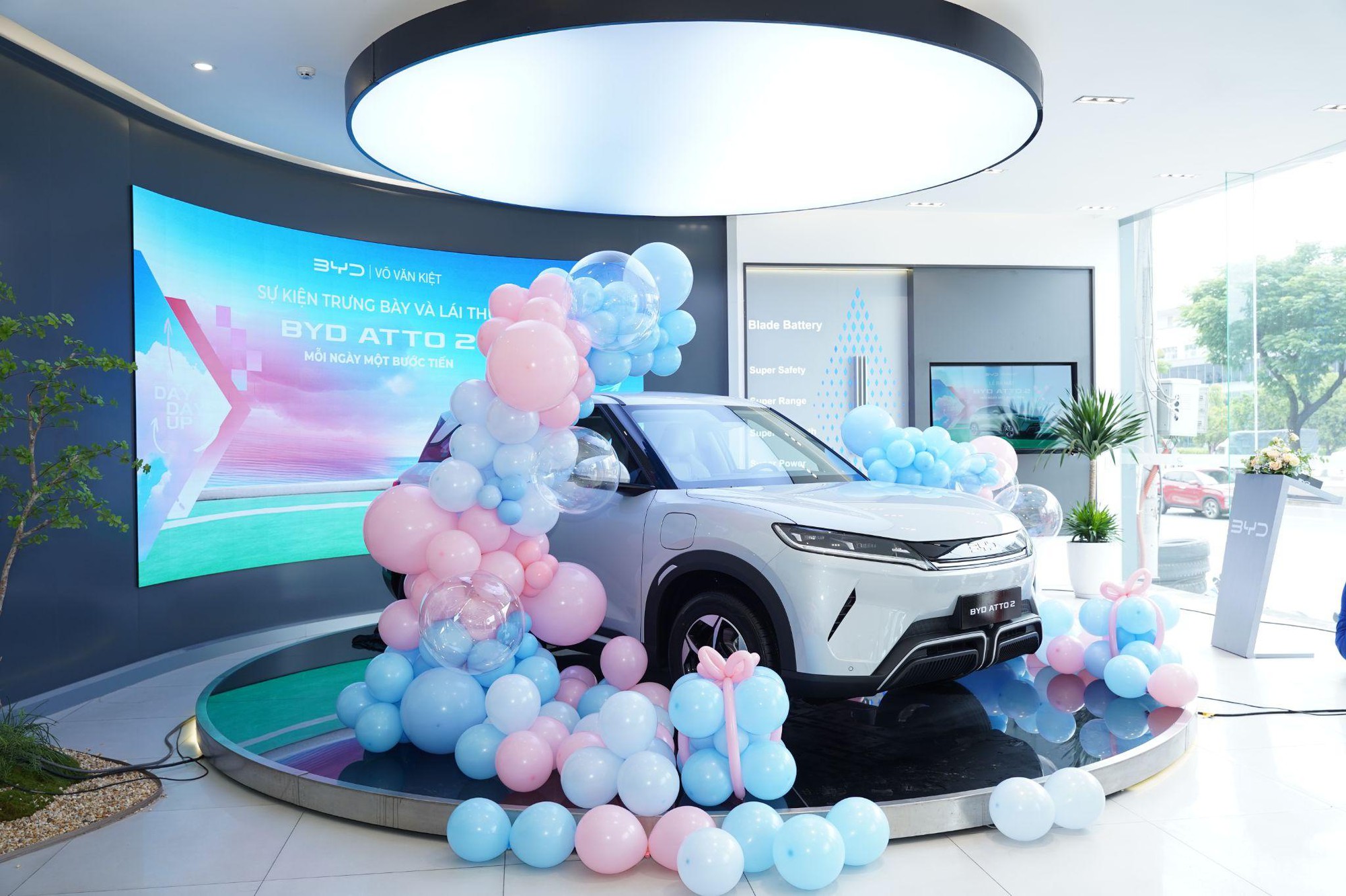 Bùng nổ ATTO 2 tại BYD Võ Văn Kiệt - Chuẩn mực công nghệ mới - Ảnh 2.