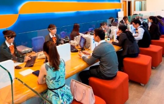 Loạt ngân hàng Việt Nam cắt giảm “kỷ lục” hơn 4.200 nhân viên, chuyện gì đã xảy ra? Loạt ngân hàng Việt Nam cắt giảm “kỷ lục” hơn 4.200 nhân viên, chuyện gì đã xảy ra?