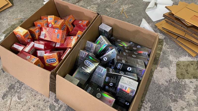 Đột kích một kho hàng, công an triệt phá đường dây sản xuất và buôn bán hàng giả quy mô khủng, tịch thu hơn 600.000 sản phẩm - Ảnh 2.