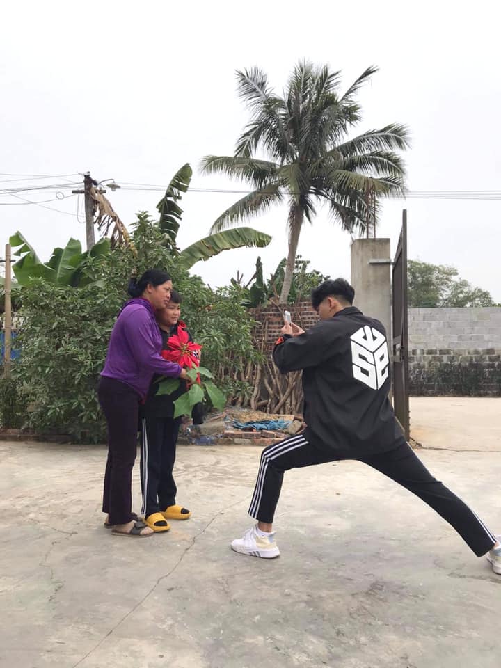 Ăn Cùng Bà Tuyết tăng trưởng 310% trong 6 tháng đầu năm 2025, vì sao bà Tuyết vẫn ở căn nhà còn chưa sơn tường?- Ảnh 5.