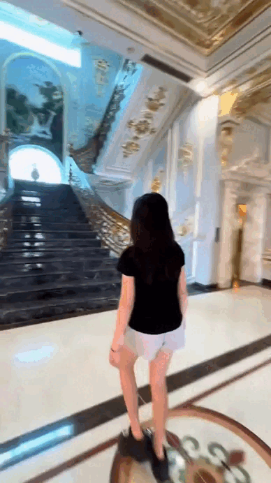 Clip 1 phút khoe "nhà ở quê" của cô gái khiến 6 triệu người choáng ngợp, càng zoom kỹ càng hoảng hồn - Ảnh 2. Clip 1 phút khoe "nhà ở quê" của cô gái khiến 6 triệu người choáng ngợp, càng zoom kỹ càng hoảng hồn - Ảnh 2.