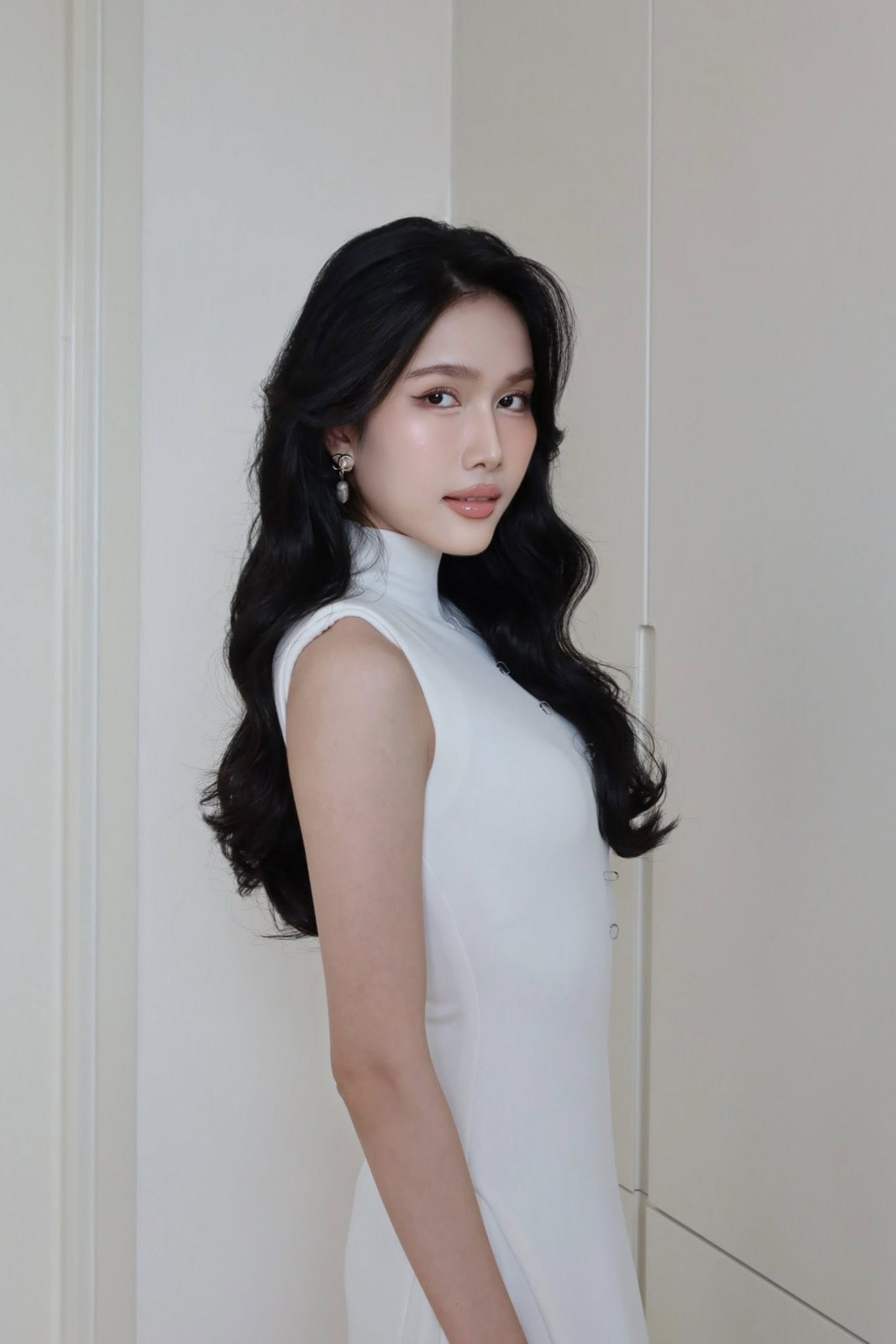 Nàng Hậu có học vấn đỉnh nhất nhì showbiz Việt làm giảng viên RMIT, netizen hào hứng check series TikTok "làm cô giáo" mỗi ngày - Ảnh 2.