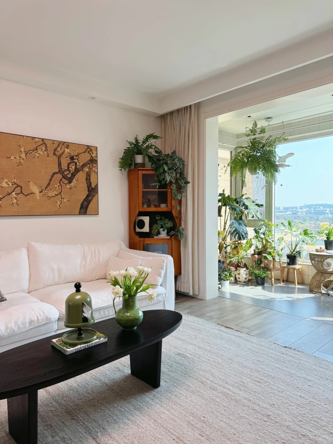 Căn hộ của nữ nhiếp ảnh gia gây sốt MXH: Cảm giác "chữa lành" quá mạnh mẽ, đẹp như poster phim - Ảnh 3.