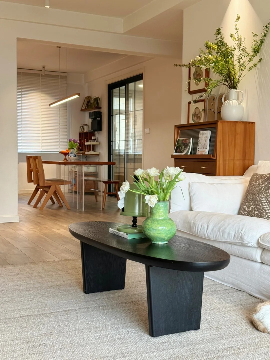 Căn hộ của nữ nhiếp ảnh gia gây sốt MXH: Cảm giác "chữa lành" quá mạnh mẽ, đẹp như poster phim - Ảnh 13.