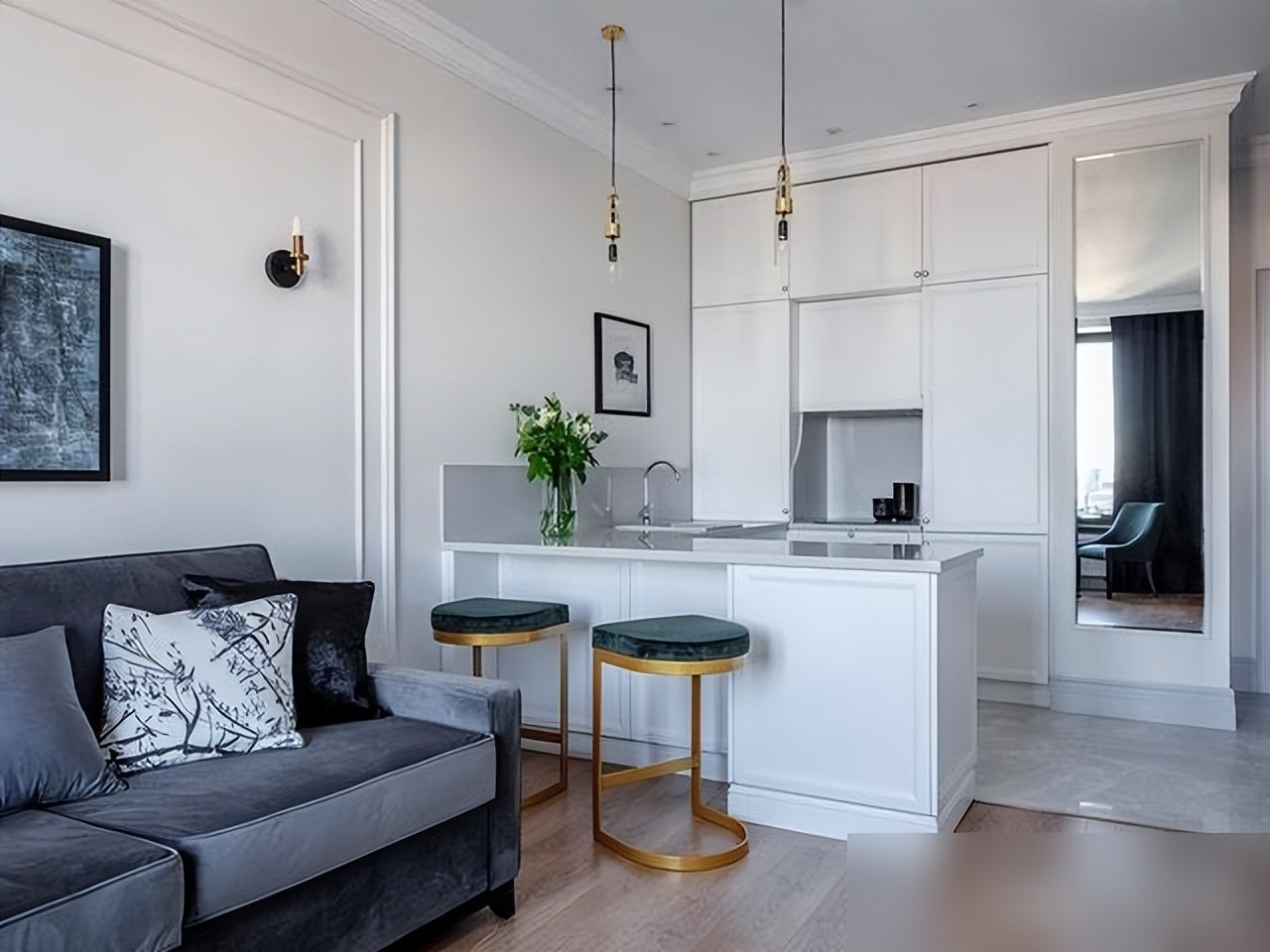 55 tuổi, tôi sống một mình trong căn hộ 38m²: Không sang chảnh, nhưng ai đến cũng khen "nhà này giàu chất sống" - Ảnh 2.