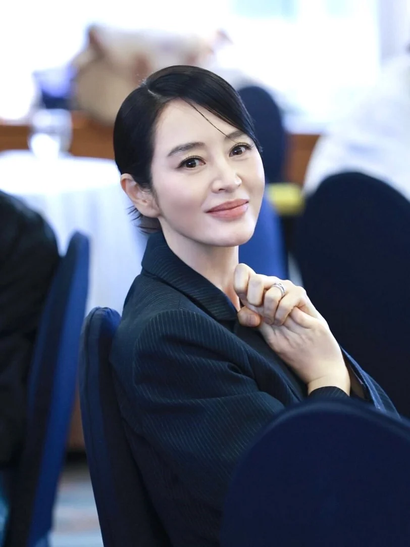 Kim Hye Soo U60 mà body vẫn đỉnh khi diện quần ngắn khoe chân thon dài: Bí quyết giữ dáng gây sốt mạng xã hội!- Ảnh 1.