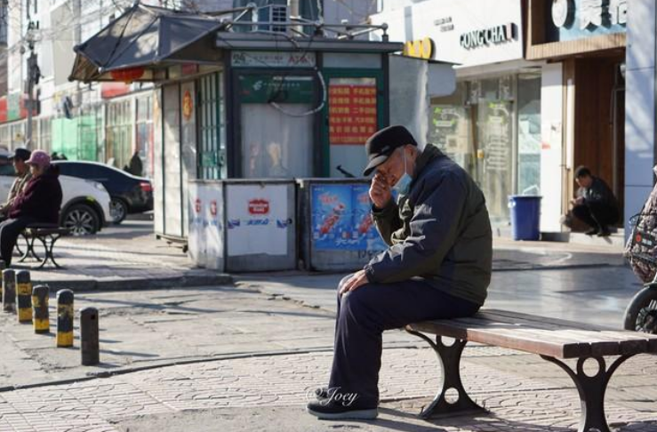 Con trai sếp đậu đại học, tôi mừng hơn 3,5 triệu đồng nhưng đến lượt con tôi lại chỉ nhận được 2,9 triệu: Tối đó nhận được tin nhắn của sếp, tôi ngỡ ngàng- Ảnh 1.