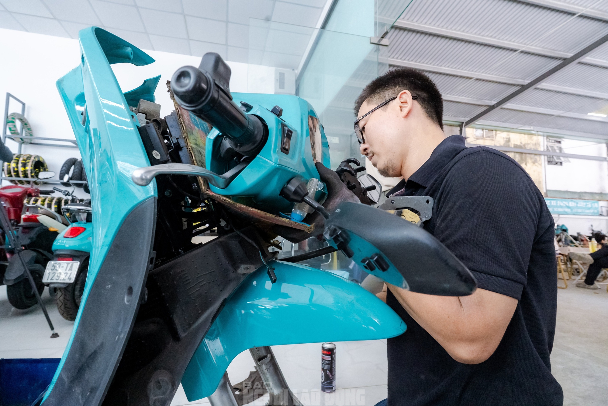 VIDEO: Thu lợi nhuận khủng hằng tháng từ quán cà phê võng kết hợp trạm sạc - Ảnh 2.