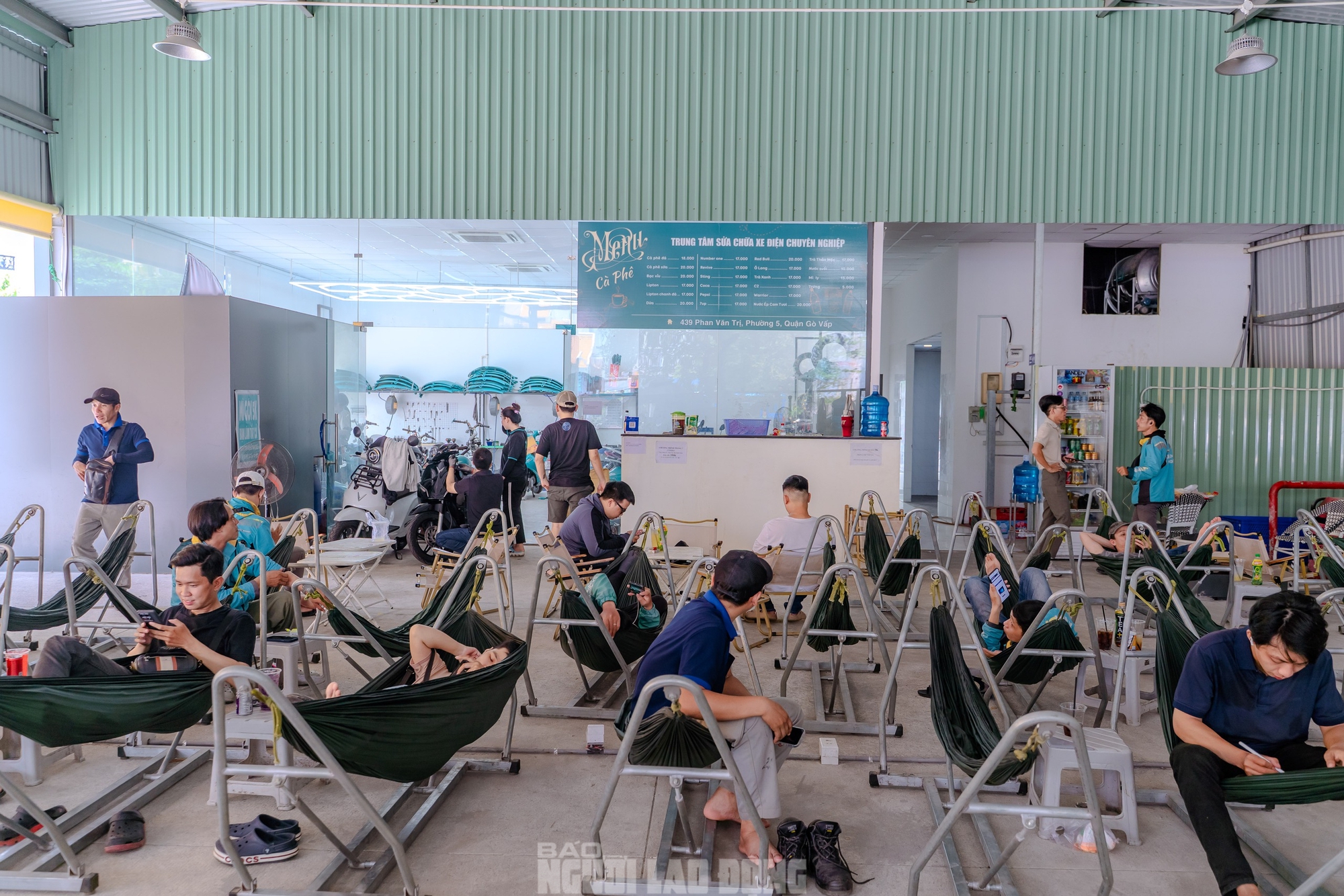 VIDEO: Thu lợi nhuận khủng hằng tháng từ quán cà phê võng kết hợp trạm sạc - Ảnh 4.