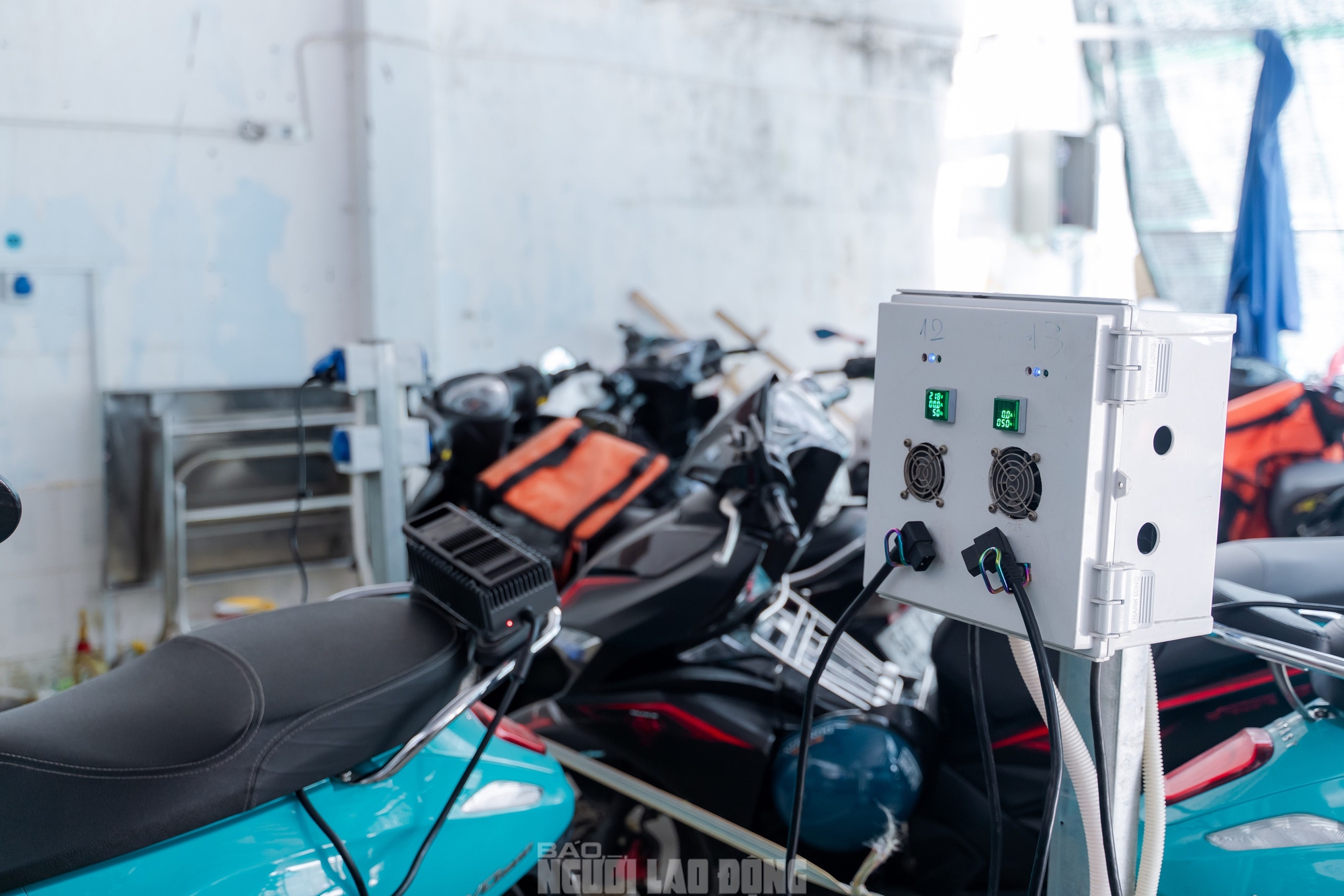 VIDEO: Thu lợi nhuận khủng hằng tháng từ quán cà phê võng kết hợp trạm sạc - Ảnh 9.