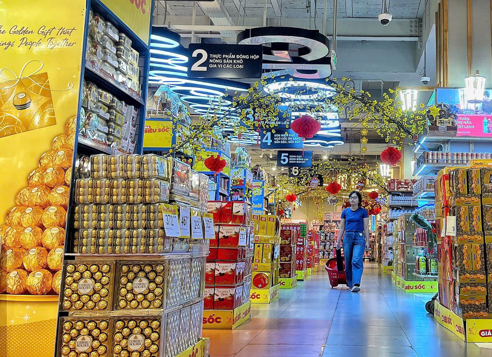 Luật mới siết quảng cáo: Chấm dứt thời "lập lờ đánh lận" người tiêu dùng - Ảnh 2.