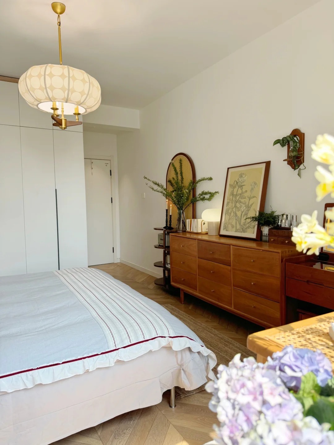 Căn hộ của nữ nhiếp ảnh gia gây sốt MXH: Cảm giác "chữa lành" quá mạnh mẽ, đẹp như poster phim - Ảnh 17.