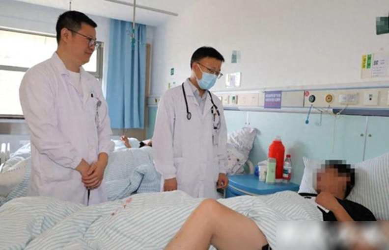 Nam thanh niên 23 tuổi đầu gối sưng to như bánh bao vì uống thứ nước hấp dẫn này mỗi ngày- Ảnh 1.