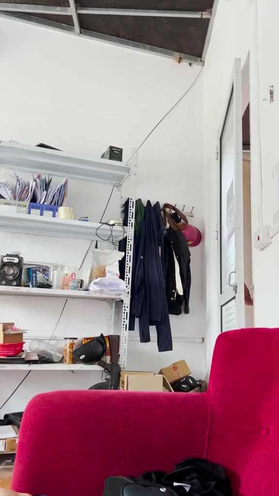 Ăn Cùng Bà Tuyết tăng trưởng 310% trong 6 tháng đầu năm 2025, vì sao bà Tuyết vẫn ở căn nhà còn chưa sơn tường?- Ảnh 10.