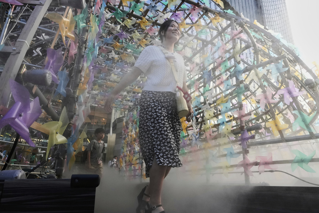 Nhật Bản ghi nhận nhiệt độ cao kỷ lục, vượt 41 độ C - Ảnh 1.