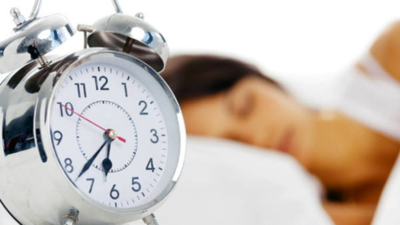 5 thói quen trước khi ngủ giúp bạn tiêu ít hơn và kiểm soát tài chính tốt hơn