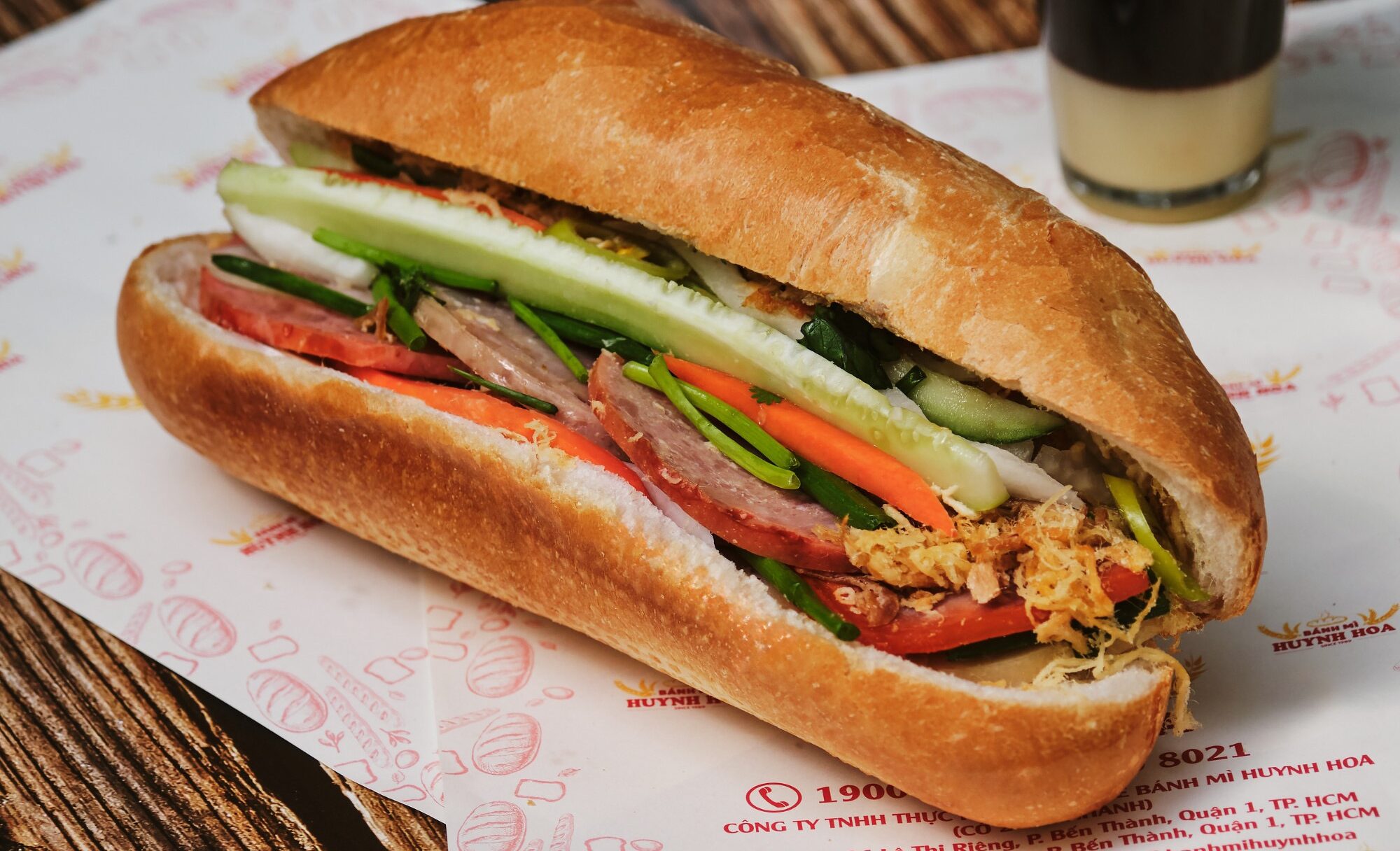 Bánh mì Huynh Hoa ra biển lớn- Ảnh 1.
