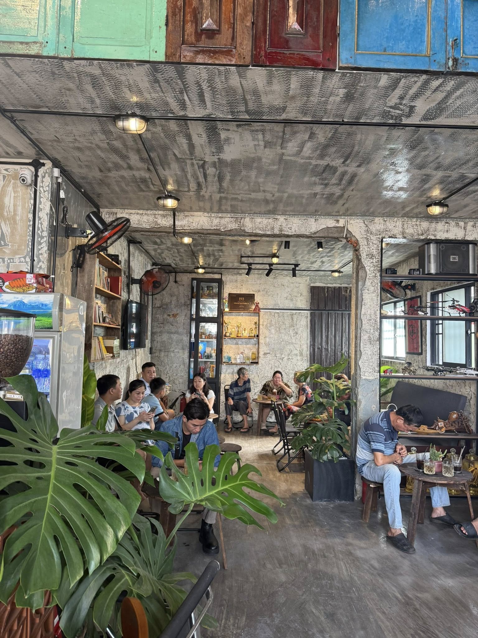 NSƯT chuyển sang ở nhà mặt tiền tại đường 8, TP.HCM, mở quán cà phê tại nhà riêng để bù lỗ- Ảnh 4. NSƯT chuyển sang ở nhà mặt tiền tại đường 8, TP.HCM, mở quán cà phê tại nhà riêng để bù lỗ- Ảnh 4.