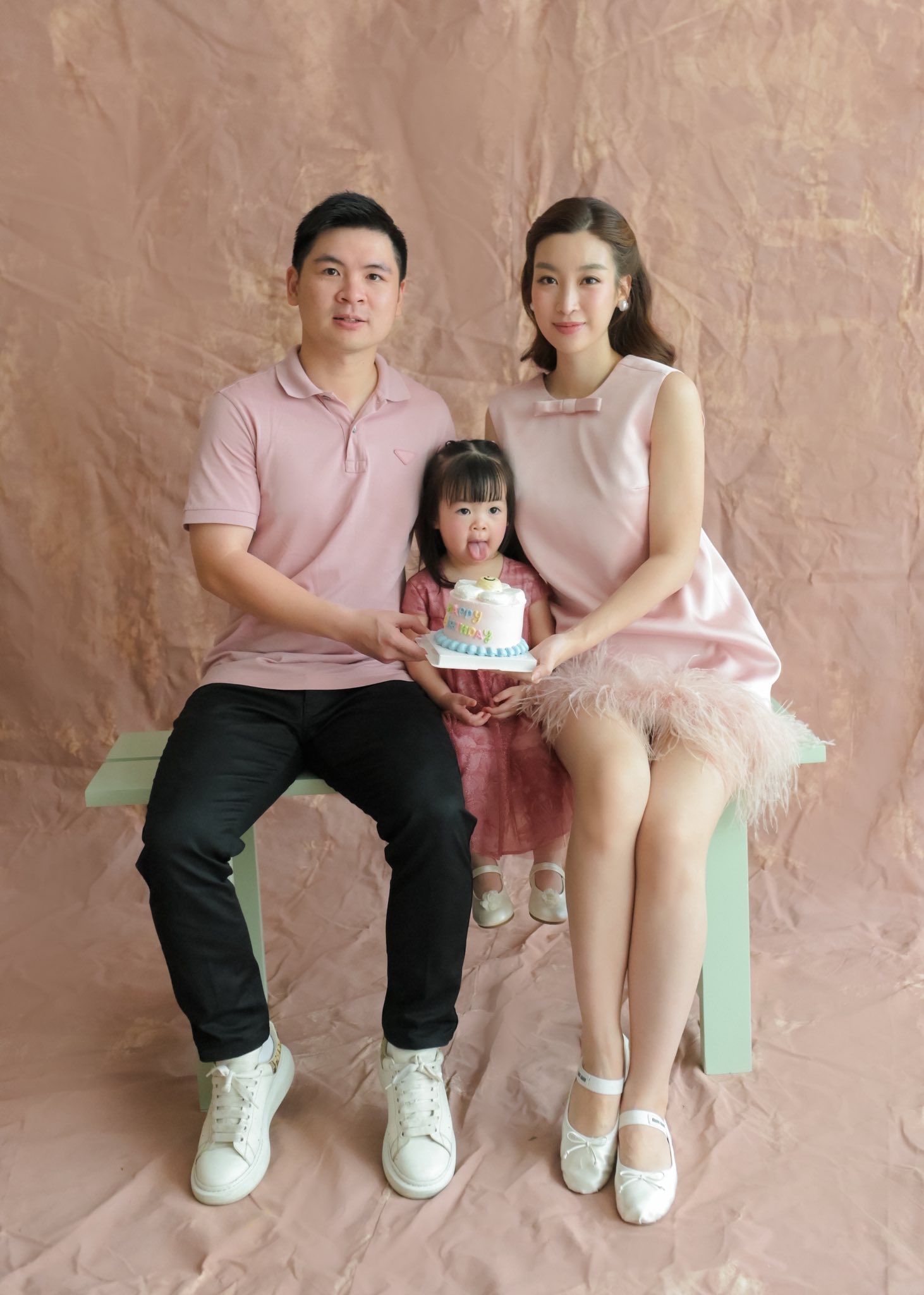 Dâu hào môn Đỗ Mỹ Linh hạnh phúc bên thiếu gia nhà bầu Hiển mừng ái nữ 2 tuổi, hé lộ cuộc sống viên mãn