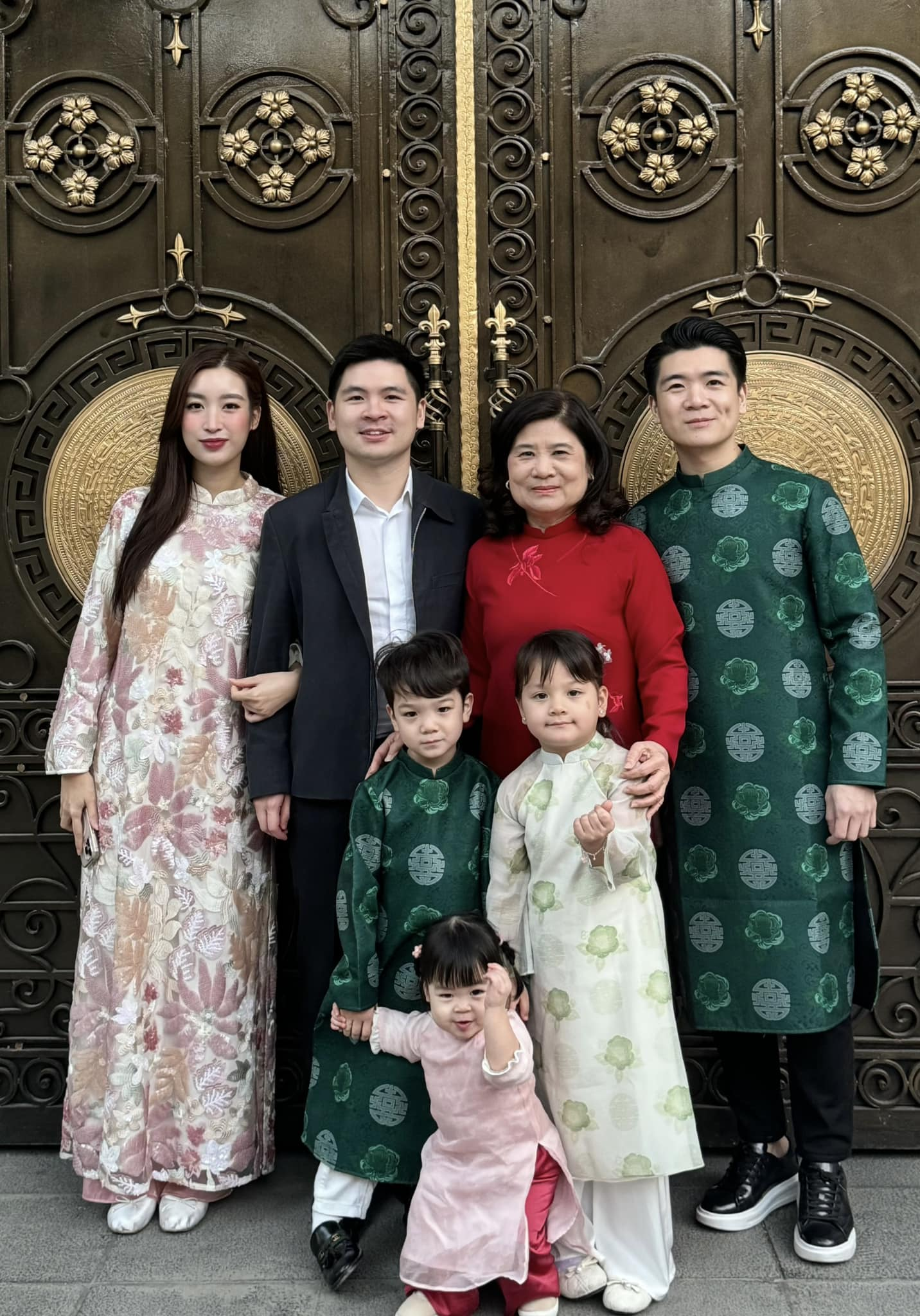 Thiếu gia nhà bầu Hiển chúc mừng sinh nhật con gái yêu, vợ Đỗ Mỹ Linh cũng khoe trọn khoảnh khắc hạnh phúc của gia đình hào môn