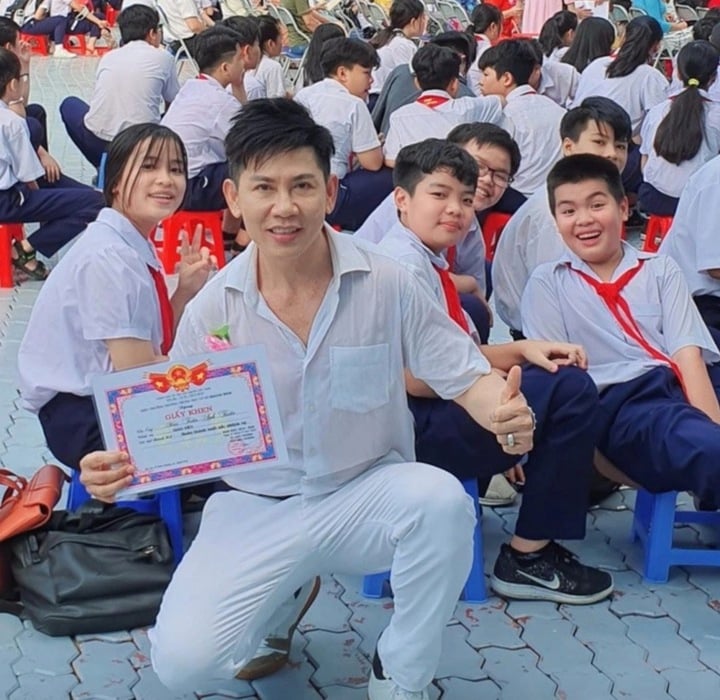 Ca sĩ nổi đình đám thập niên 90 bỏ hát làm thầy giáo dạy toán, U60 vẫn độc thân