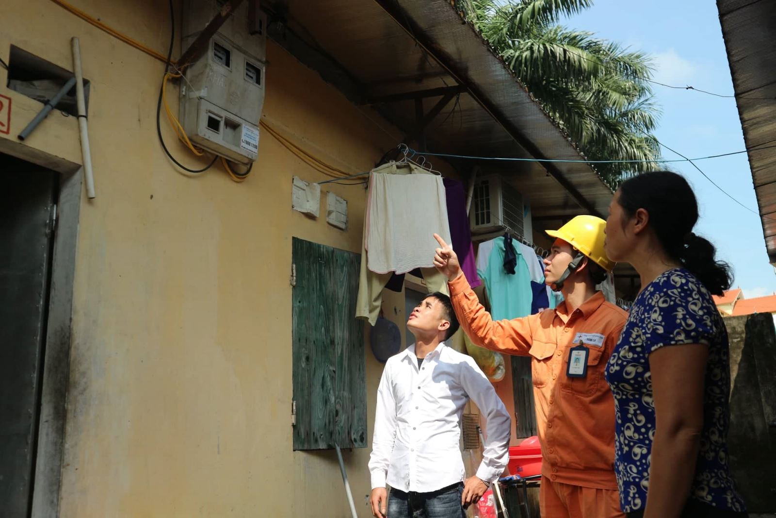 Hóa đơn tiền điện tháng 6 tăng cao, EVN yêu cầu rà soát- Ảnh 1.