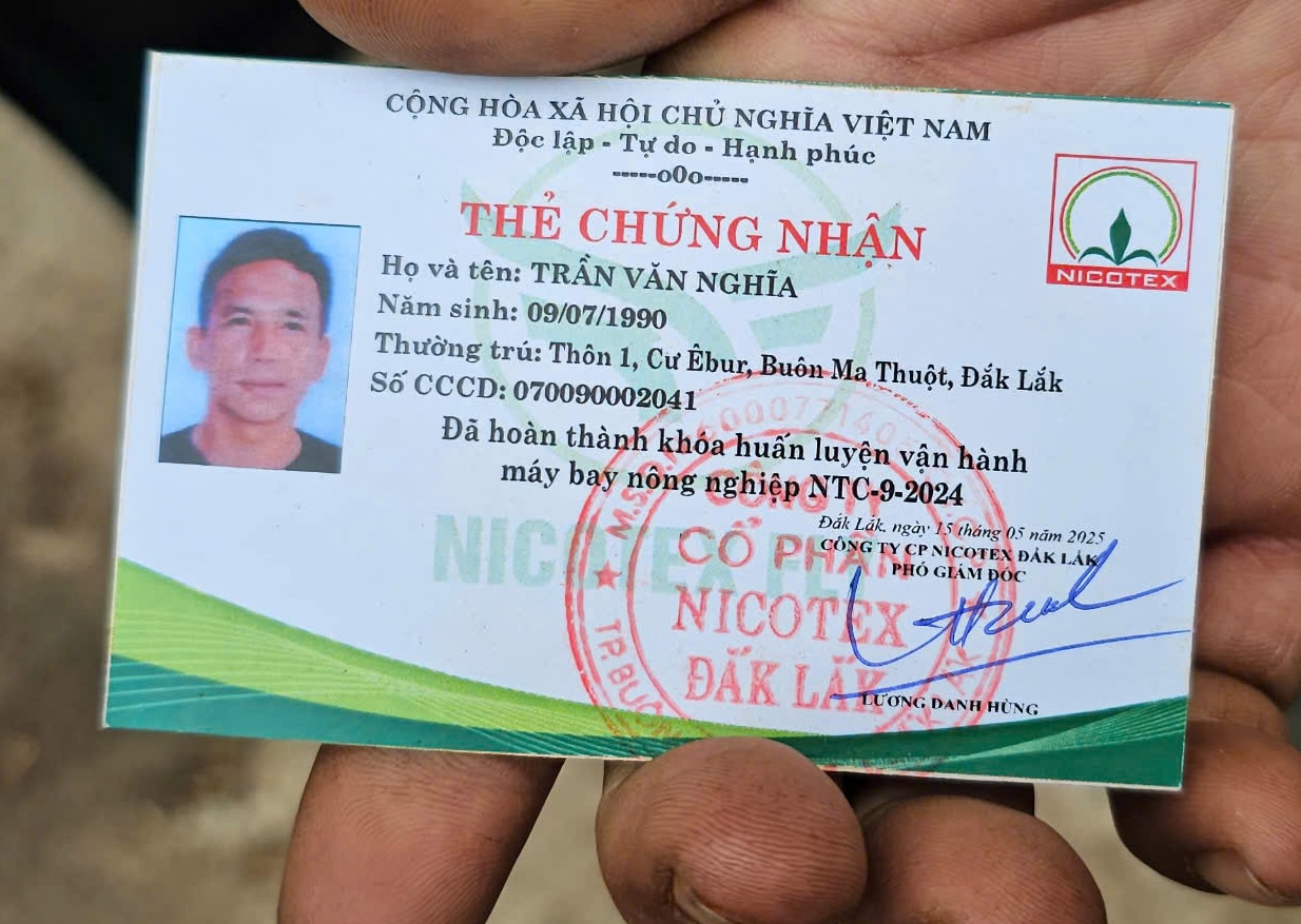 Anh nông dân dùng máy bay không người lái cứu 2 trẻ: Lúc đó tôi lo lắm!- Ảnh 1. Anh nông dân dùng máy bay không người lái cứu 2 trẻ: Lúc đó tôi lo lắm!- Ảnh 1.