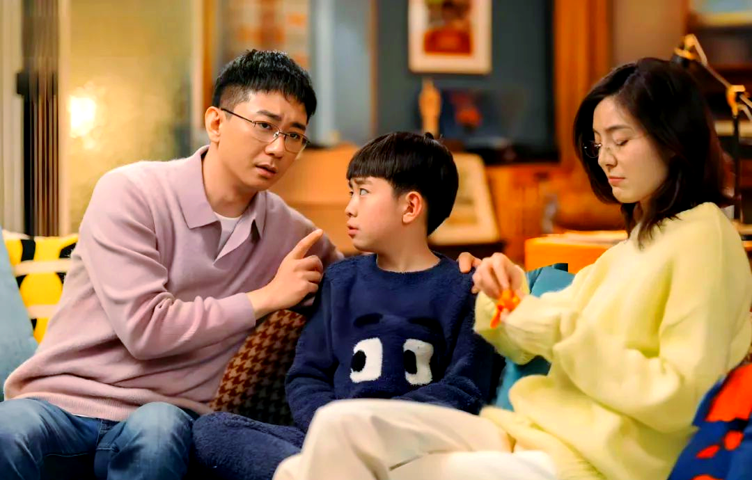 "Mẹ ơi, đừng thương con theo cách khiến con ngạt thở": Thanh niên 26 tuổi vẫn nằm dài ở nhà và nỗi sợ lớn lên trong tình yêu sai lầm- Ảnh 2. "Mẹ ơi, đừng thương con theo cách khiến con ngạt thở": Thanh niên 26 tuổi vẫn nằm dài ở nhà và nỗi sợ lớn lên trong tình yêu sai lầm- Ảnh 2.