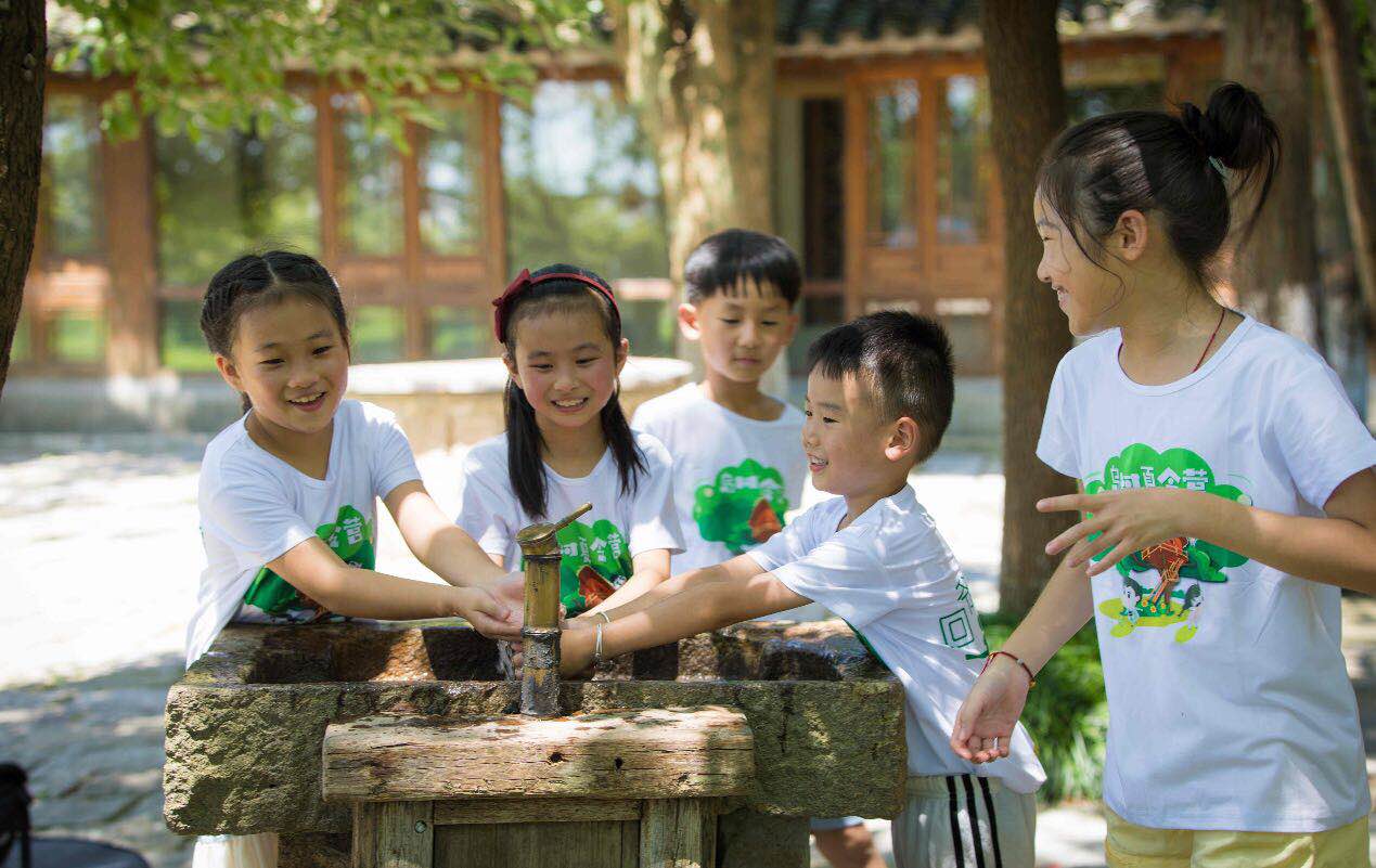 Phụ huynh khóc ròng khi con đi trại hè 40 triệu: 12 đứa trẻ nhồi nhét một phòng, suất ăn nghèo nàn và mắc một chứng bệnh- Ảnh 2.