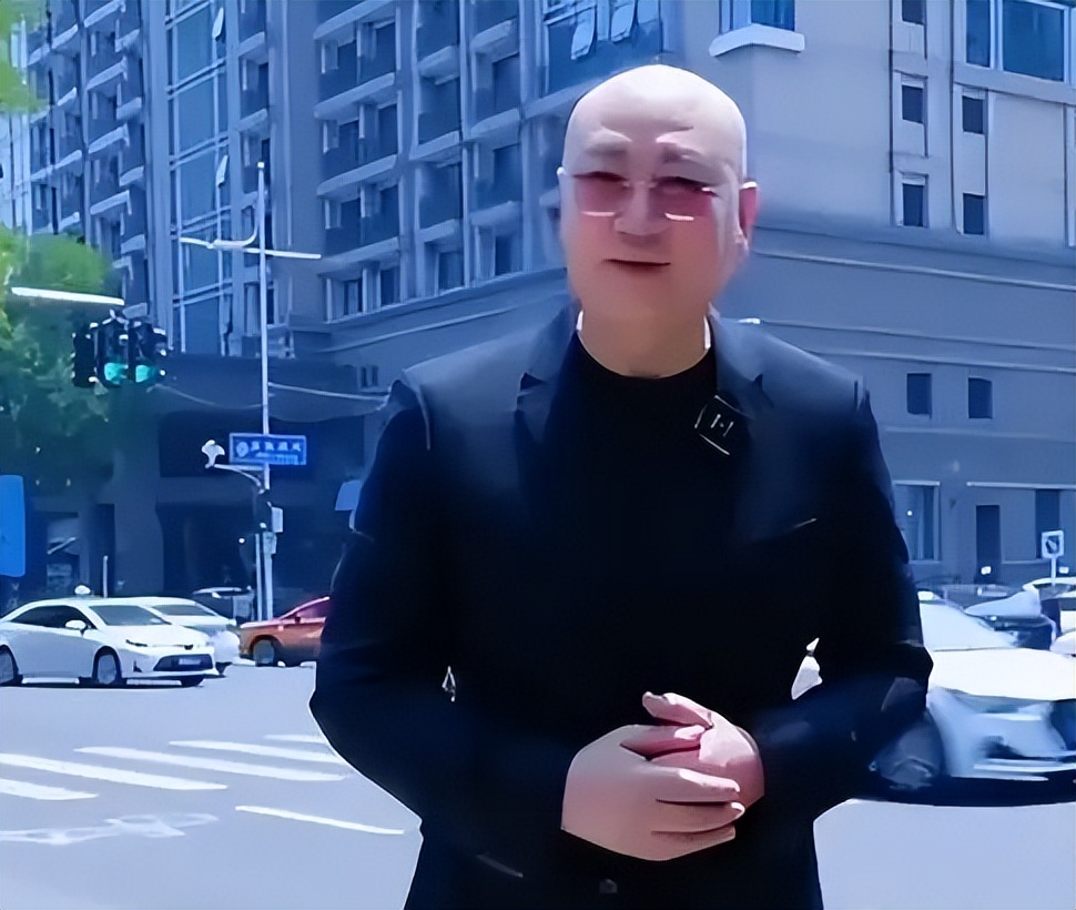 Lấy vợ giàu nhất nhì Trung Quốc, ‘Đường Tăng’ Trì Trọng Thụy tuổi 72 vẫn phải đi bán nhà, môi giới bất động sản- Ảnh 2. Lấy vợ giàu nhất nhì Trung Quốc, ‘Đường Tăng’ Trì Trọng Thụy tuổi 72 vẫn phải đi bán nhà, môi giới bất động sản- Ảnh 2.