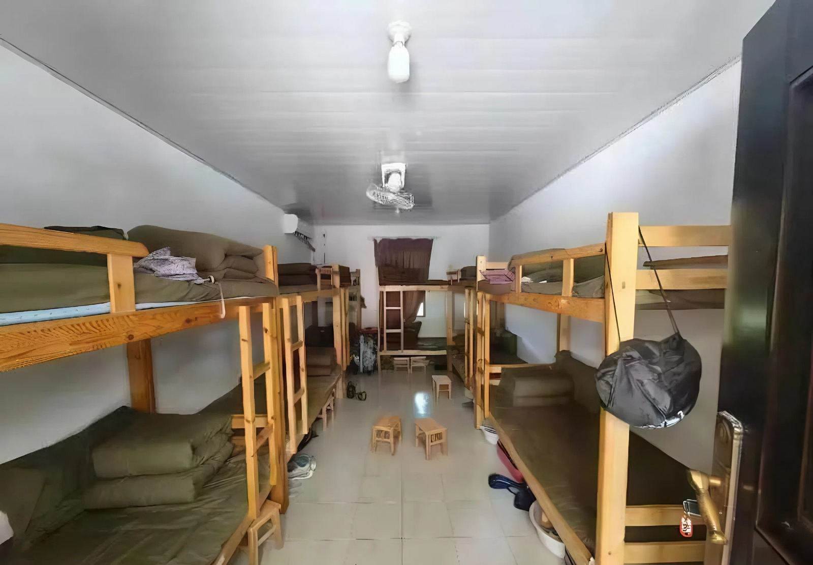 Phụ huynh khóc ròng khi con đi trại hè 40 triệu: 12 đứa trẻ nhồi nhét một phòng, suất ăn nghèo nàn và mắc một chứng bệnh- Ảnh 4.