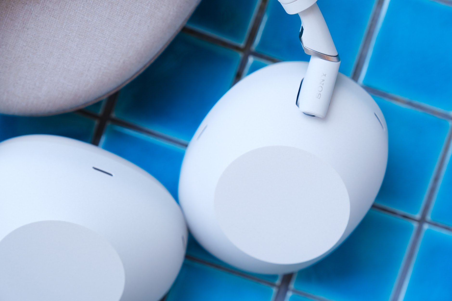 SONY WH1000XM6: Có thật sự xứng với kỳ vọng 'vua chống ồn' của tai nghe 2025?- Ảnh 5. SONY WH1000XM6: Có thật sự xứng với kỳ vọng 'vua chống ồn' của tai nghe 2025?- Ảnh 5.