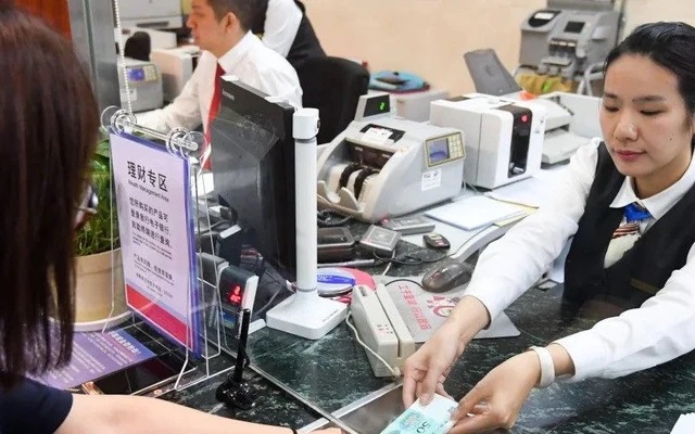 "53 tỷ này là của chị, cứ cầm mà tiêu": Nhân viên ngân hàng khẳng định khi người phụ nữ trình báo số tiền chuyển nhầm vào tài khoản- Ảnh 1. "53 tỷ này là của chị, cứ cầm mà tiêu": Nhân viên ngân hàng khẳng định khi người phụ nữ trình báo số tiền chuyển nhầm vào tài khoản- Ảnh 1.