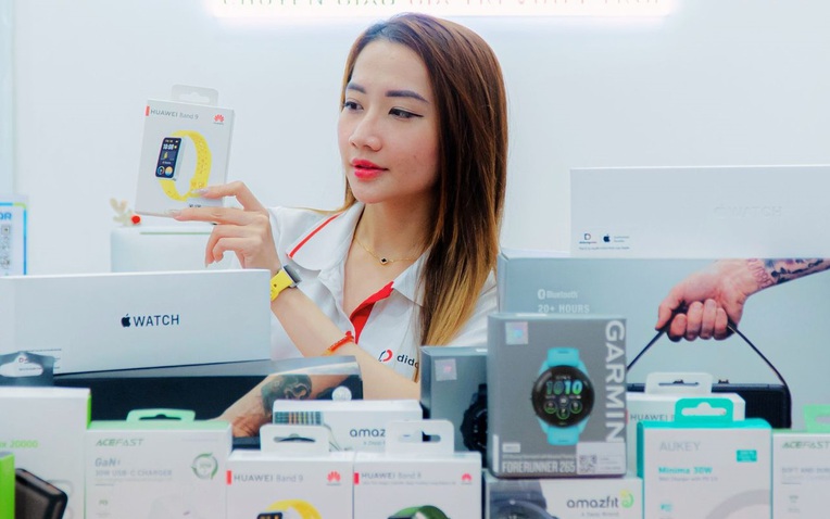 Giảm giá sốc: iPhone rẻ khó tin, giá củ sạc chạm đáy 7.000 đồng, đồng hồ thông minh "bay" tiền triệu- Ảnh 1.