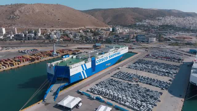 "Quái vật" cõng 4.000 xe Trung Quốc cập bến Châu Âu: Công nghệ của đất nước tỷ dân đã đạt tới mức này?- Ảnh 2.