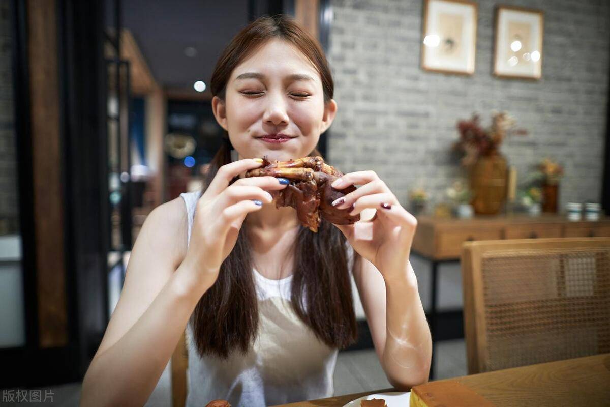 Nhìn vào việc ăn uống có thể biết mình sống được bao lâu: Người có tuổi thọ cao thường có 5 điểm này khi ăn