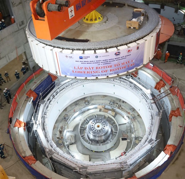 Thời khắc 11h20 tại công trường thi công hơn 4 năm: Hạ đặt thành công tuyệt tác 585 tấn, dự án có tin vui- Ảnh 2.