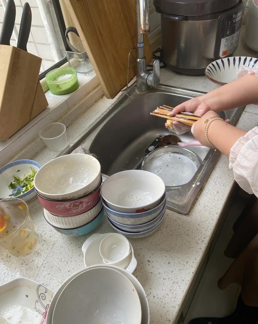 6 thói quen rửa bát "rước họa vào thân", rất nhiều nhà đang mắc phải! - Ảnh 1. 6 thói quen rửa bát "rước họa vào thân", rất nhiều nhà đang mắc phải! - Ảnh 1.