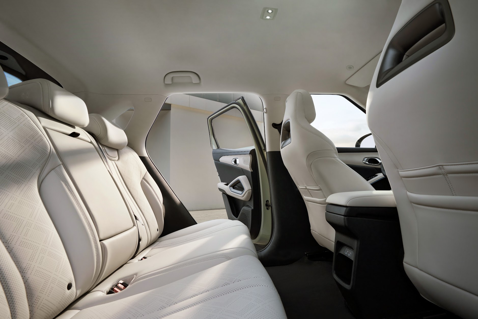 Chi tiết nội và ngoại thất BYD Atto 2: Giá từ 669 triệu đồng, di chuyển 380 km, nhiều công nghệ hiện đại - Ảnh 9. Chi tiết nội và ngoại thất BYD Atto 2: Giá từ 669 triệu đồng, di chuyển 380 km, nhiều công nghệ hiện đại - Ảnh 9.