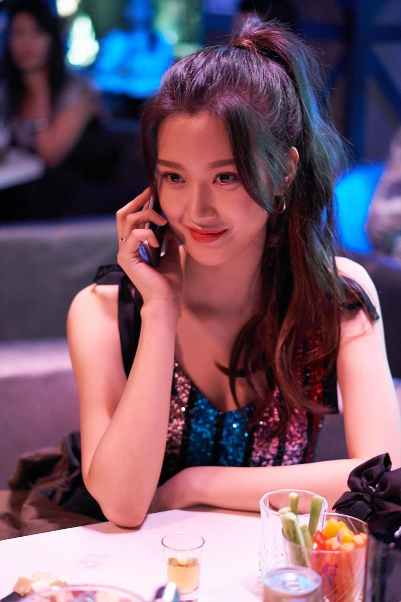 Cả showbiz phải chịu thua khi tiểu thư tài phiệt này lên đồ, siêu sang từ phim đến đời không cần phải diễn