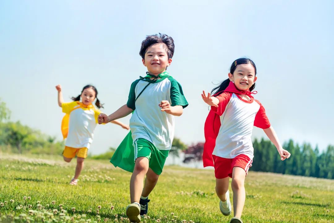 Nhìn thấy đứa trẻ chăm chỉ đừng vội khen, học sinh giỏi thật sự có 4 ĐẶC ĐIỂM sau, chăm chỉ không phải điều tiên quyết!