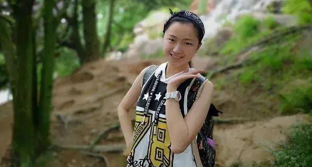Nữ sinh thi đại học đạt điểm tuyệt đối 3 môn nhưng từ chối trường top 1 chỉ với 5 từ khiến ai nghe cũng phải tròn mắt