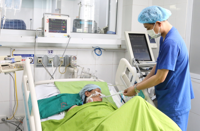 Người đàn ông sốt cao, hôn mê sâu do nắng nóng: Bác sĩ cảnh báo nguy cơ sốc nhiệt