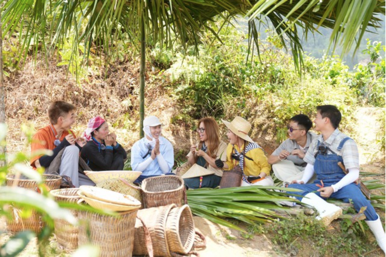 Xem Gia Đình Haha ai cũng muốn đi Bản Liền: Đây là tất tần tật những gì bạn cần biết!