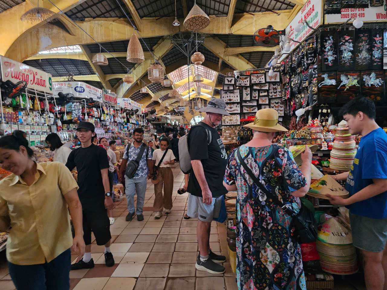 Hoạt động mua bán tại Saigon Square ra sao sau các đợt kiểm tra hàng giả? - Ảnh 4.