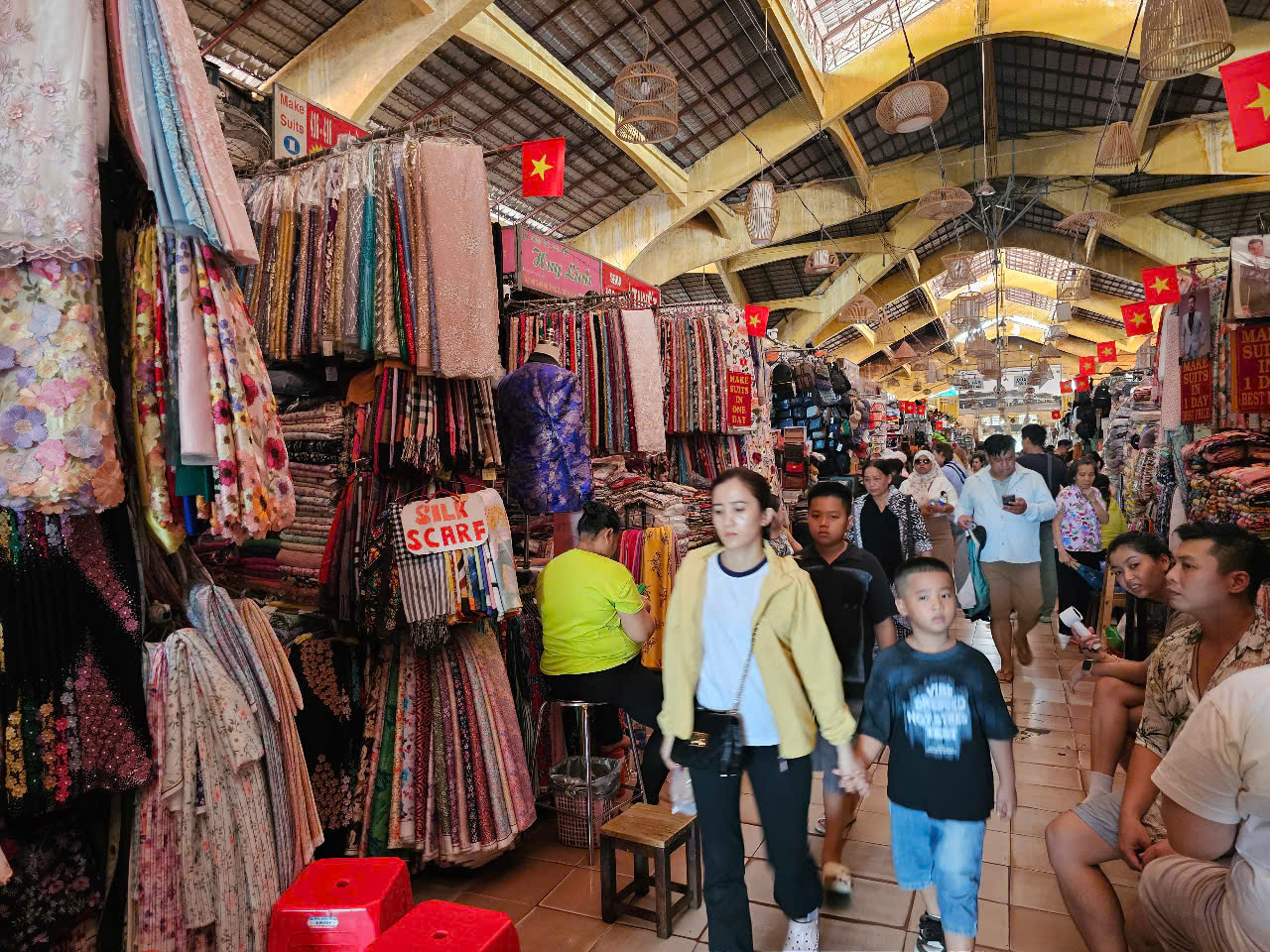 Hoạt động mua bán tại Saigon Square ra sao sau các đợt kiểm tra hàng giả? - Ảnh 3.