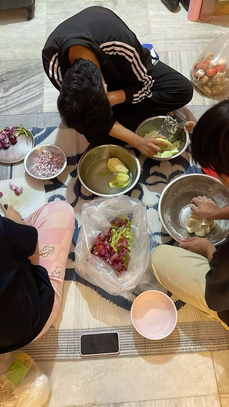 10,8-11,8 triệu đồng/tháng là chi tiêu của sinh viên Hà Nội, TP.HCM, vượt xa mức lương nhân viên văn phòng- Ảnh 1.