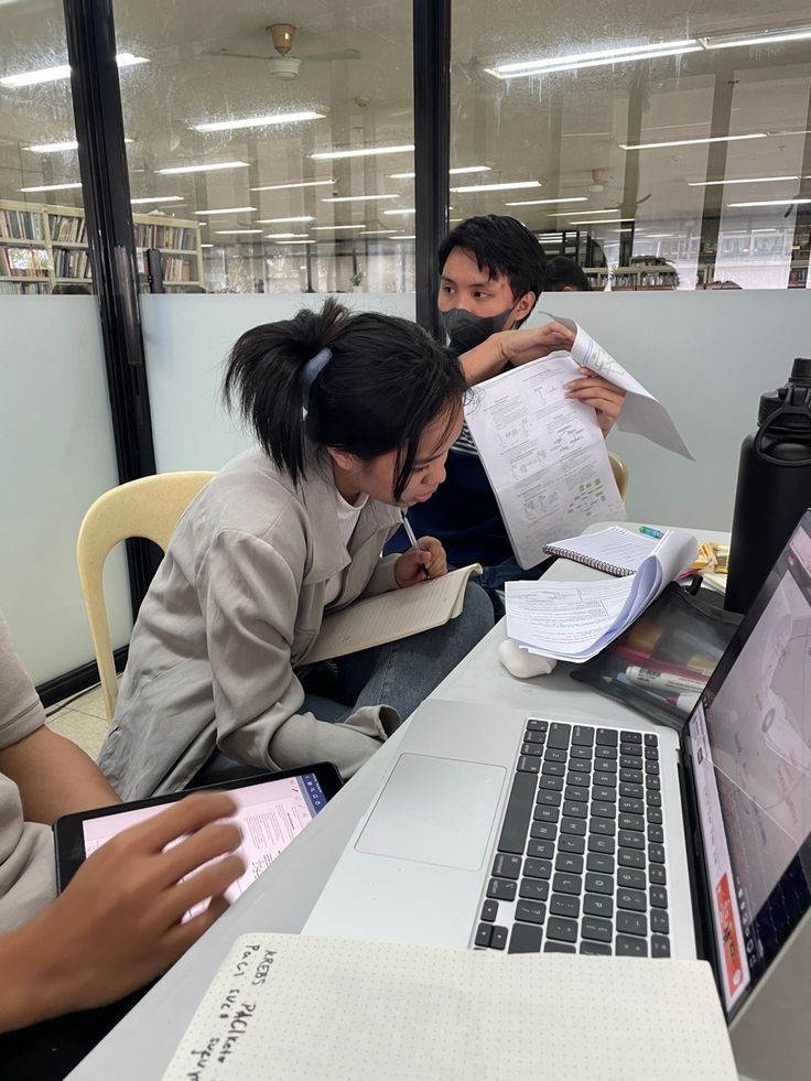 10,8-11,8 triệu đồng/tháng là chi tiêu của sinh viên Hà Nội, TP.HCM, vượt xa mức lương nhân viên văn phòng- Ảnh 2.